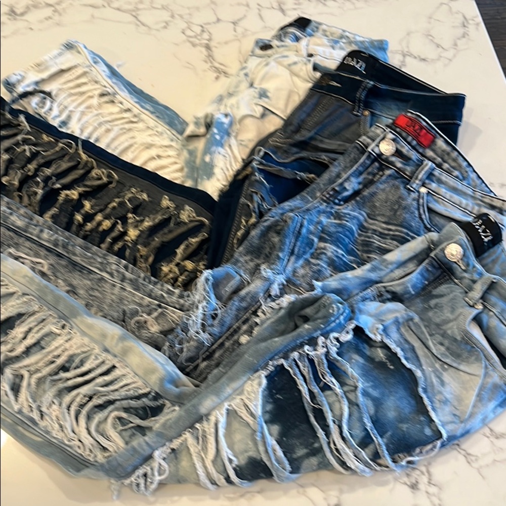 DAZL set of 4 size 7 Distressed Blue Jeans